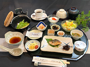 朝食